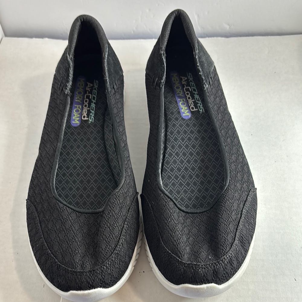 Skechers Black Flats Sporty Slip-On Loafers Sz 9.5 Excellent Condition
